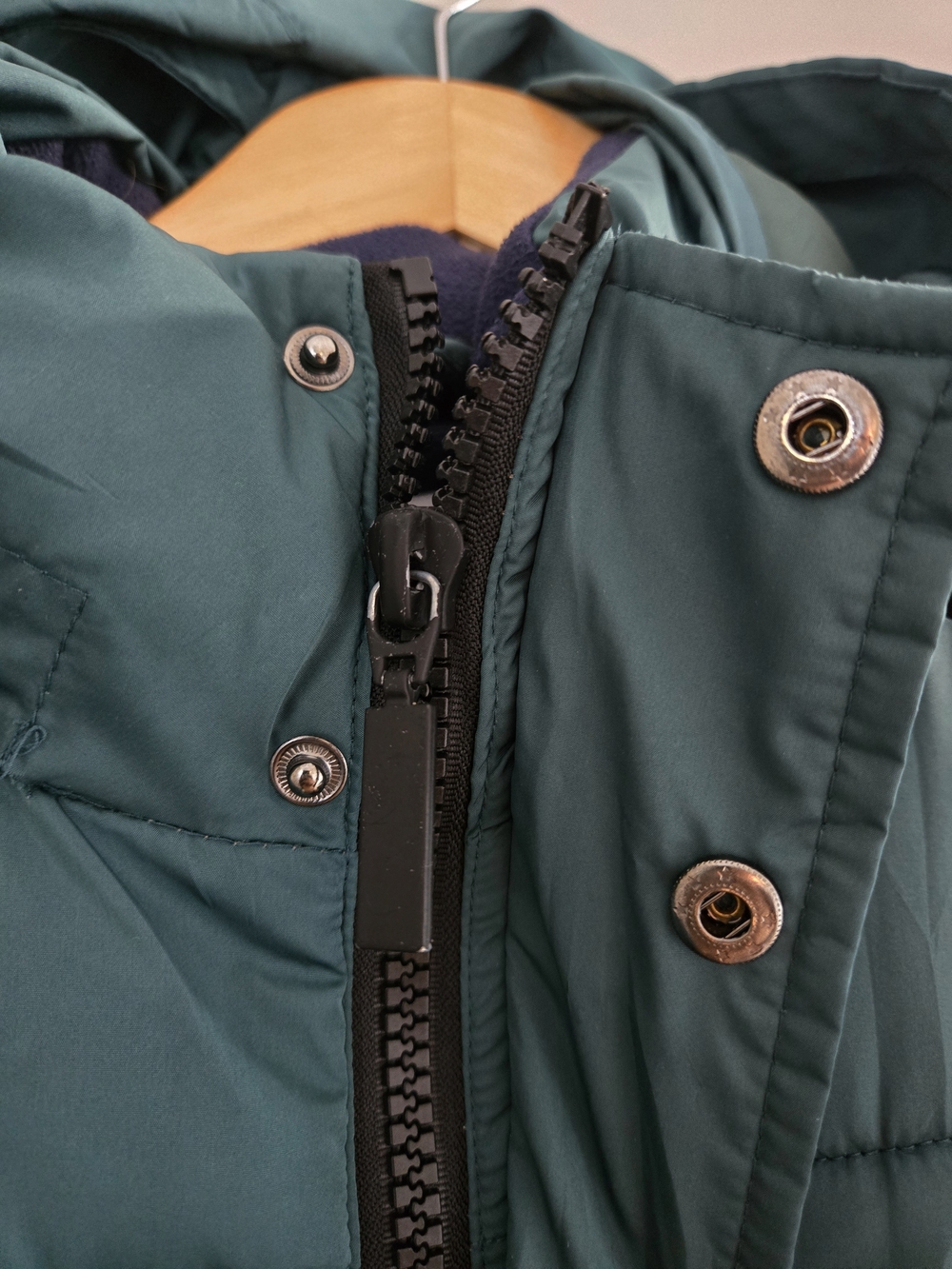 Urban Outfitters dark green puffer jacket, navy fleece lined, fold away hood - Picture 7 of 8